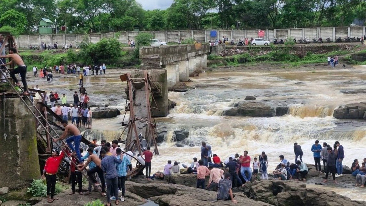 Indrayani River Bridge Collapse in Pune: 2 Dead, Dozens Feared Missing